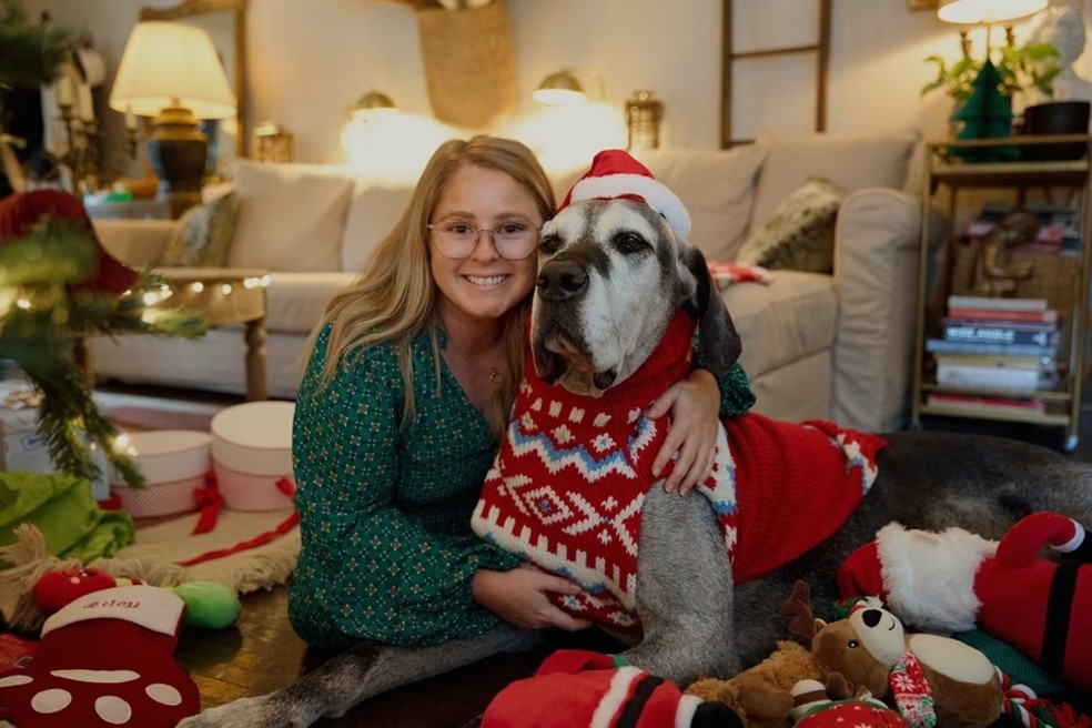 A este perro con cáncer le cumplieron su último deseo: pasar Navidad con su familia