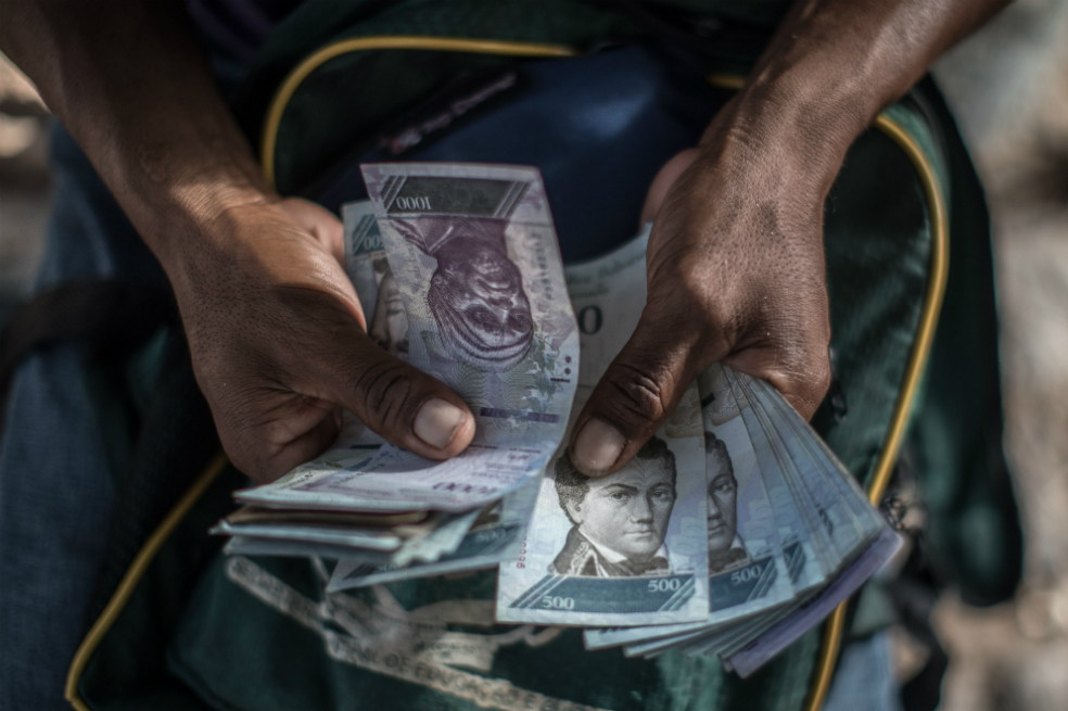 Venezuela reprograma para agosto circulación de billetes con tres ceros menos