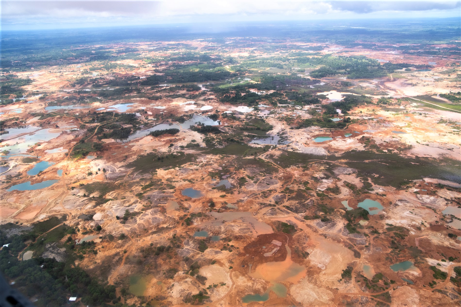 Las imágenes desoladoras de la minería ilegal en el noroccidente colombiano