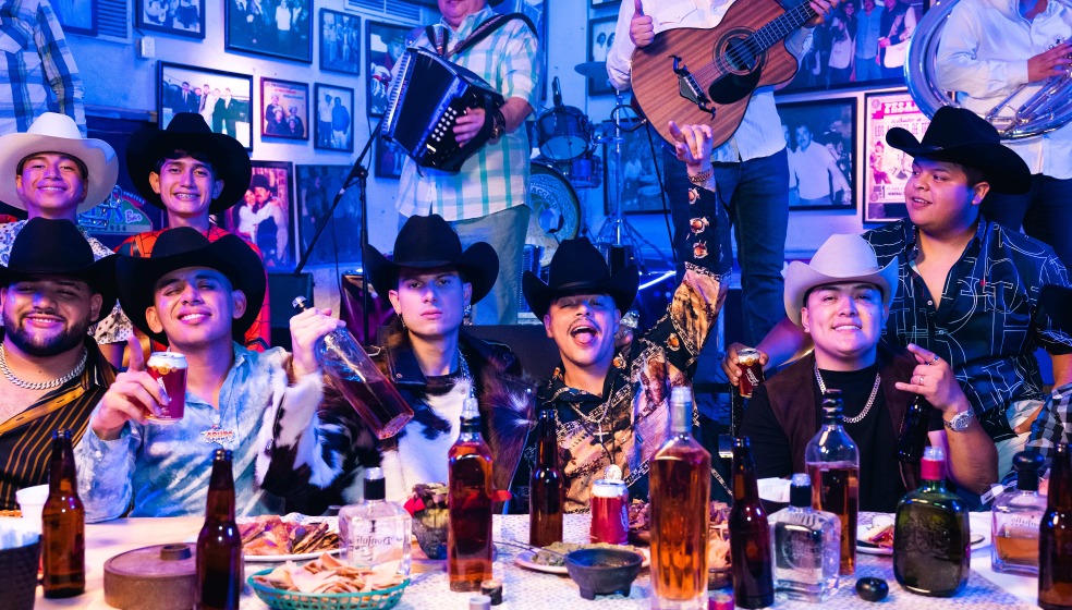 Pipe Bueno estrenó canción con Grupo Firme y sigue consolidándose mundialmente