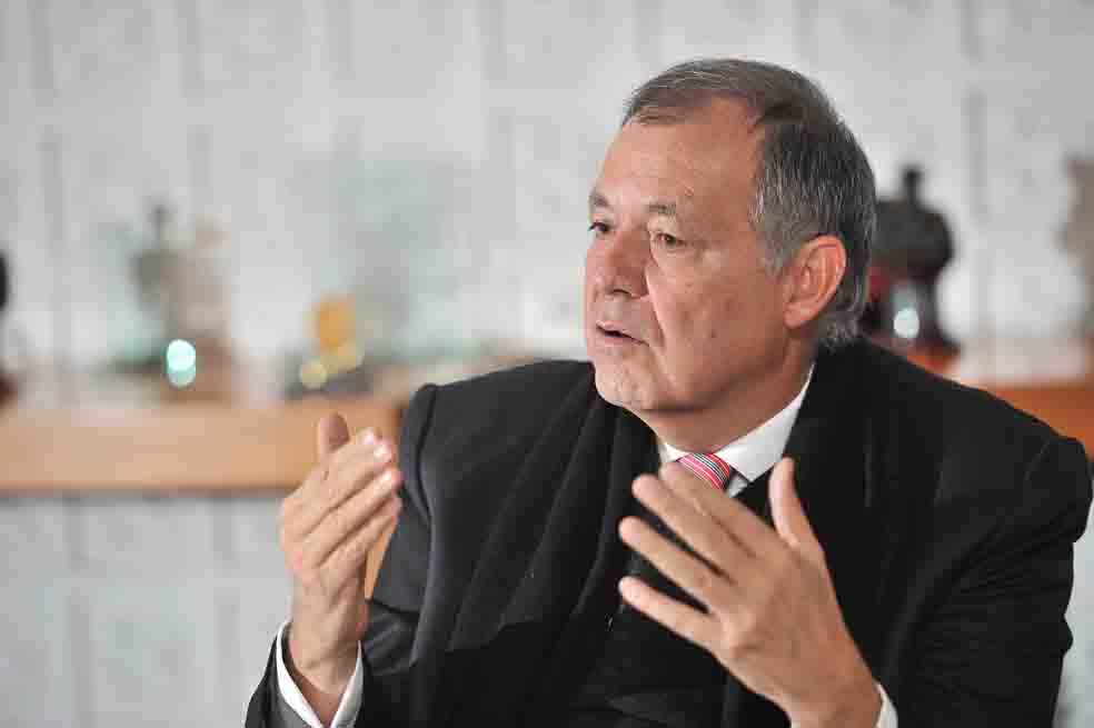 Jueces enfrentan al procurador