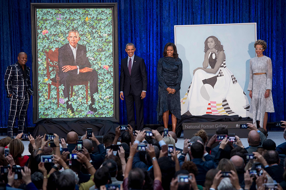 Retratista de Michelle Obama cancela exposición en museo tras denunciar censura