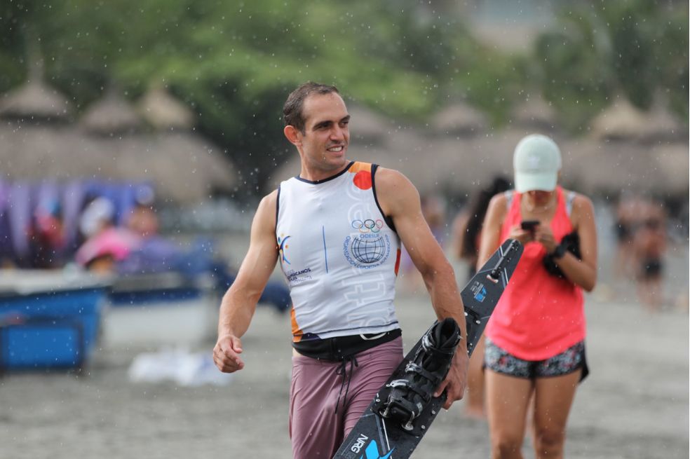 Santiago Correa se coronó campeón en la modalidad de Slalom masculino. Fue el primer oro de Colombia en el ski acuático.