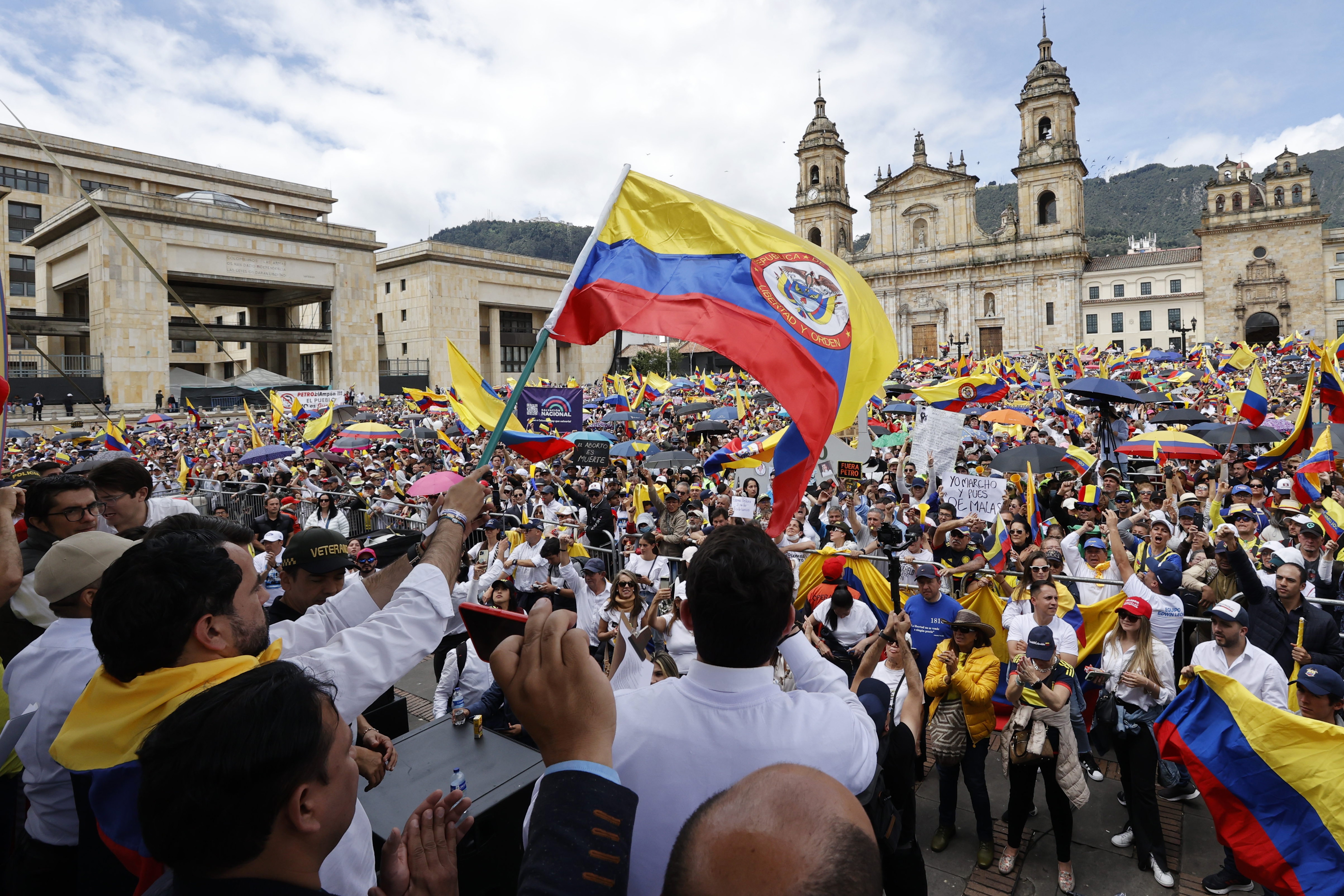 Así reacciona el mundo político a las marchas de la oposición