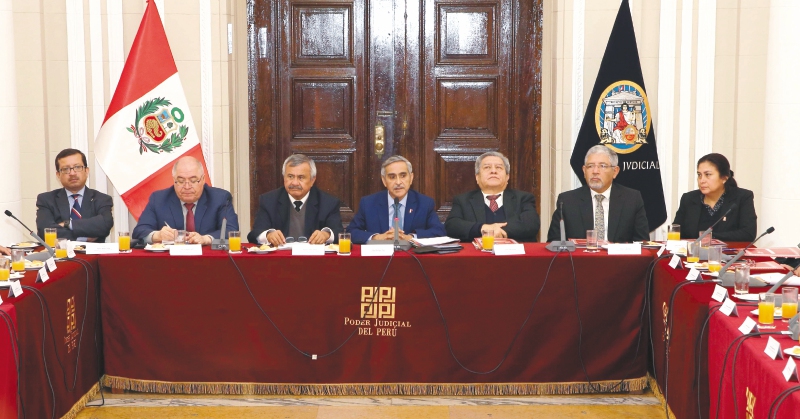 El cartel de la toga peruano