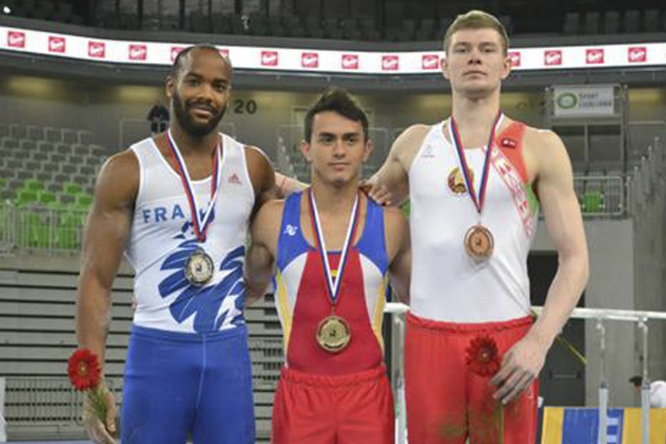 Jossimar Calvo (mitad), oro en la Copa Mundo de Gimnasia. Foto: Fedecolgim