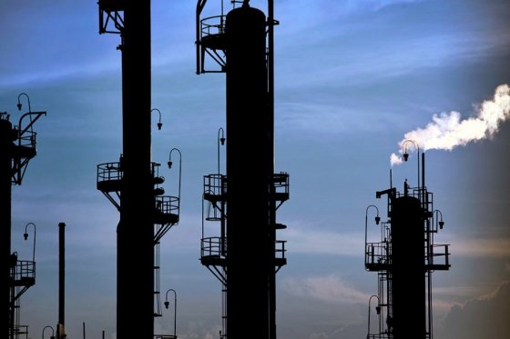 Irán invertirá en la construcción de una refinería de petróleo en España