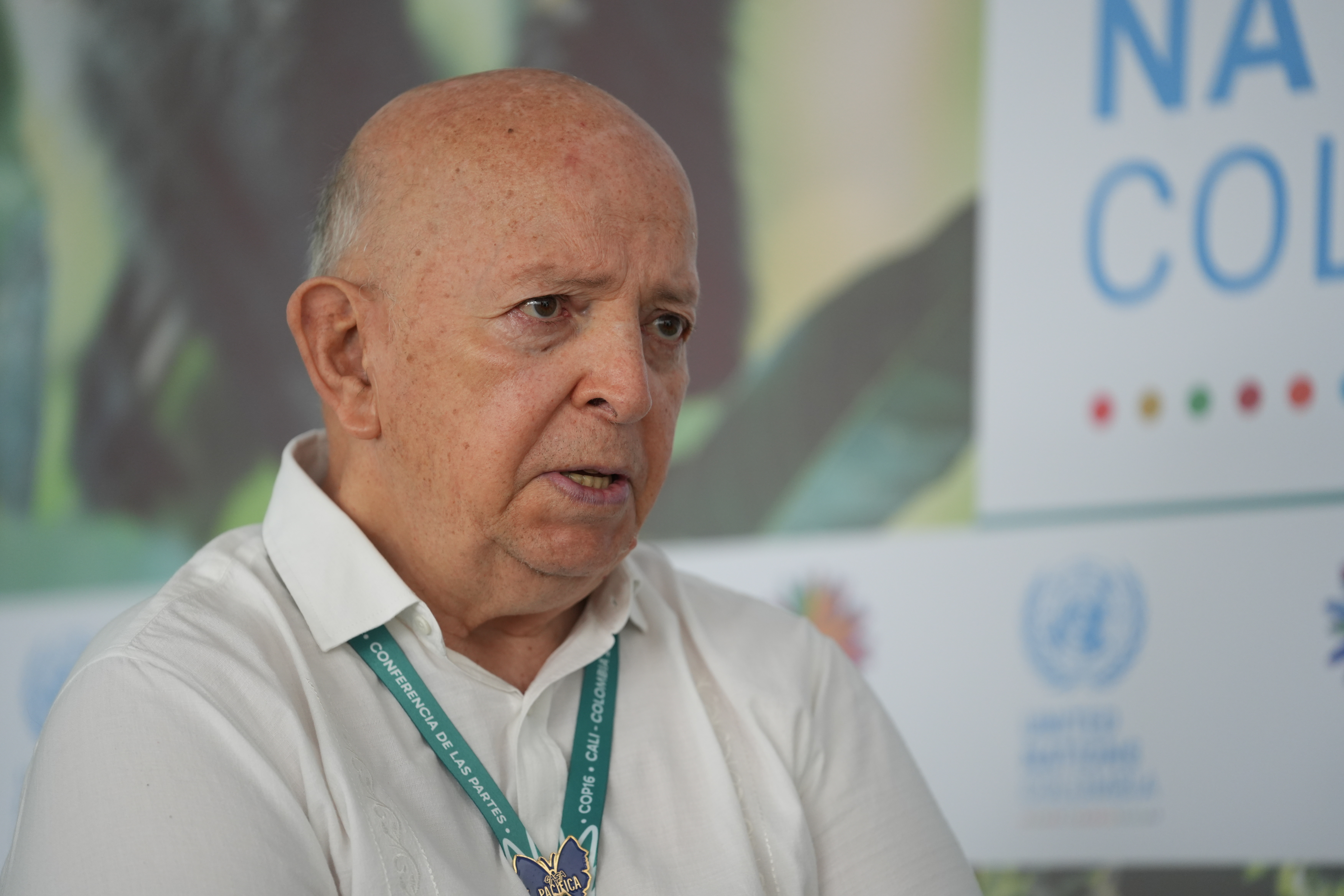 AME3308. CALI (COLOMBIA), 31/10/2024.- El consejero comisionado de paz de Colombia, Otty Patiño, habla durante una entrevista con EFE, este miércoles, en Cali (Colombia). El consejero comisionado para la paz de Colombia, Otty Patiño, asegura que "la peor agresión contra la paz es el incumplimiento", mientras que defiende que el Gobierno no está buscando "negociaciones largas", sino "negociaciones 'corticas' pero con implementaciones que pueda incluso trascender a otros gobiernos". EFE/ Ernesto Guzmán