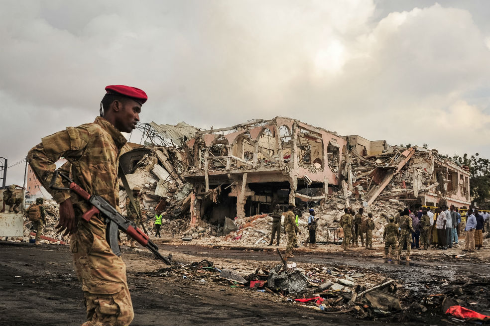 Al menos 137 muertos y más de 300 heridos dejó este sábado el atentado más mortífero de la historia de Somalia. / AFP