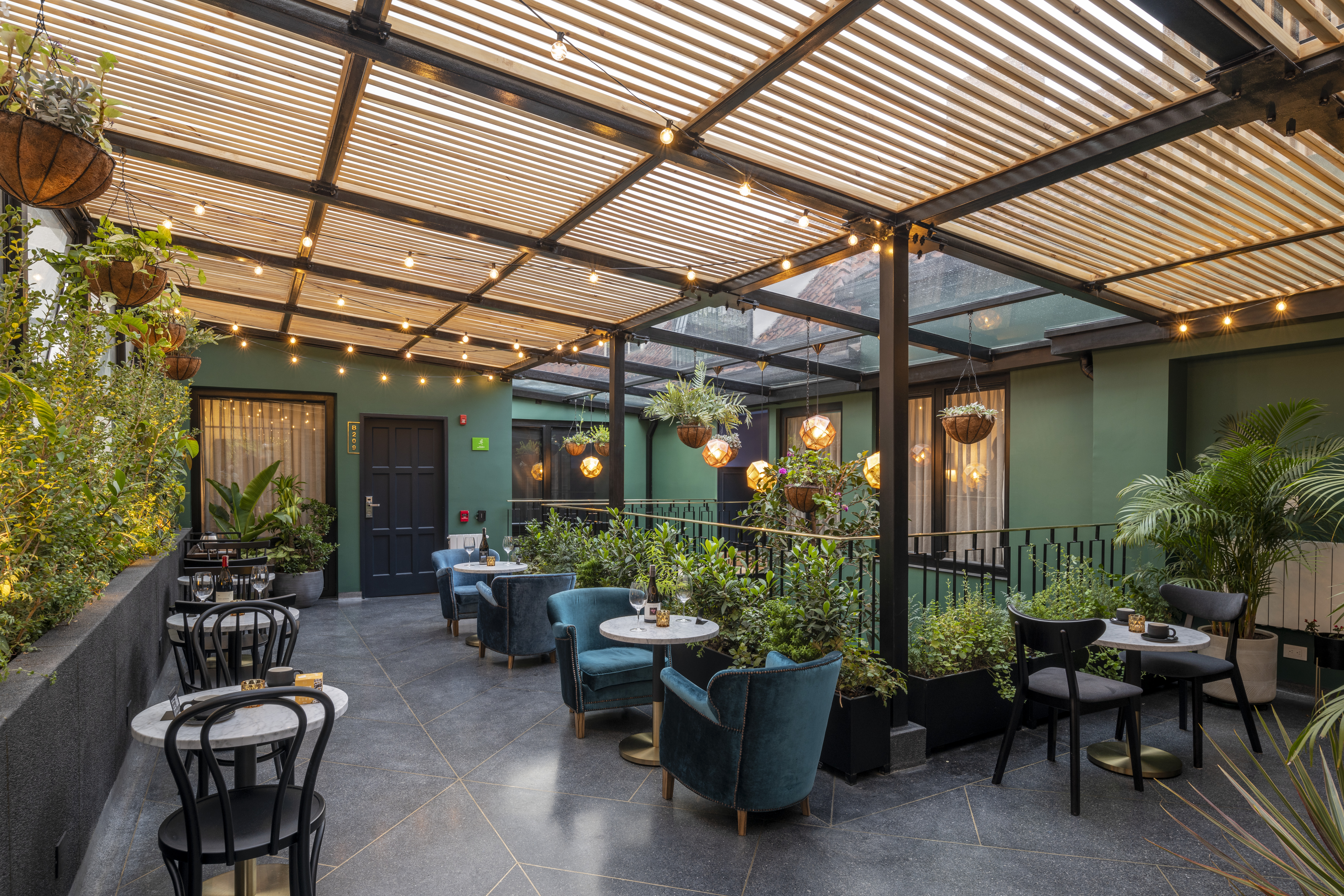 El Hab Hotel, recientemente abierto en el corazón de Chapinero alto, es una propuesta sofisticada y cosmopolita que le apuesta a la colombianidad y a la sostenibilidad.