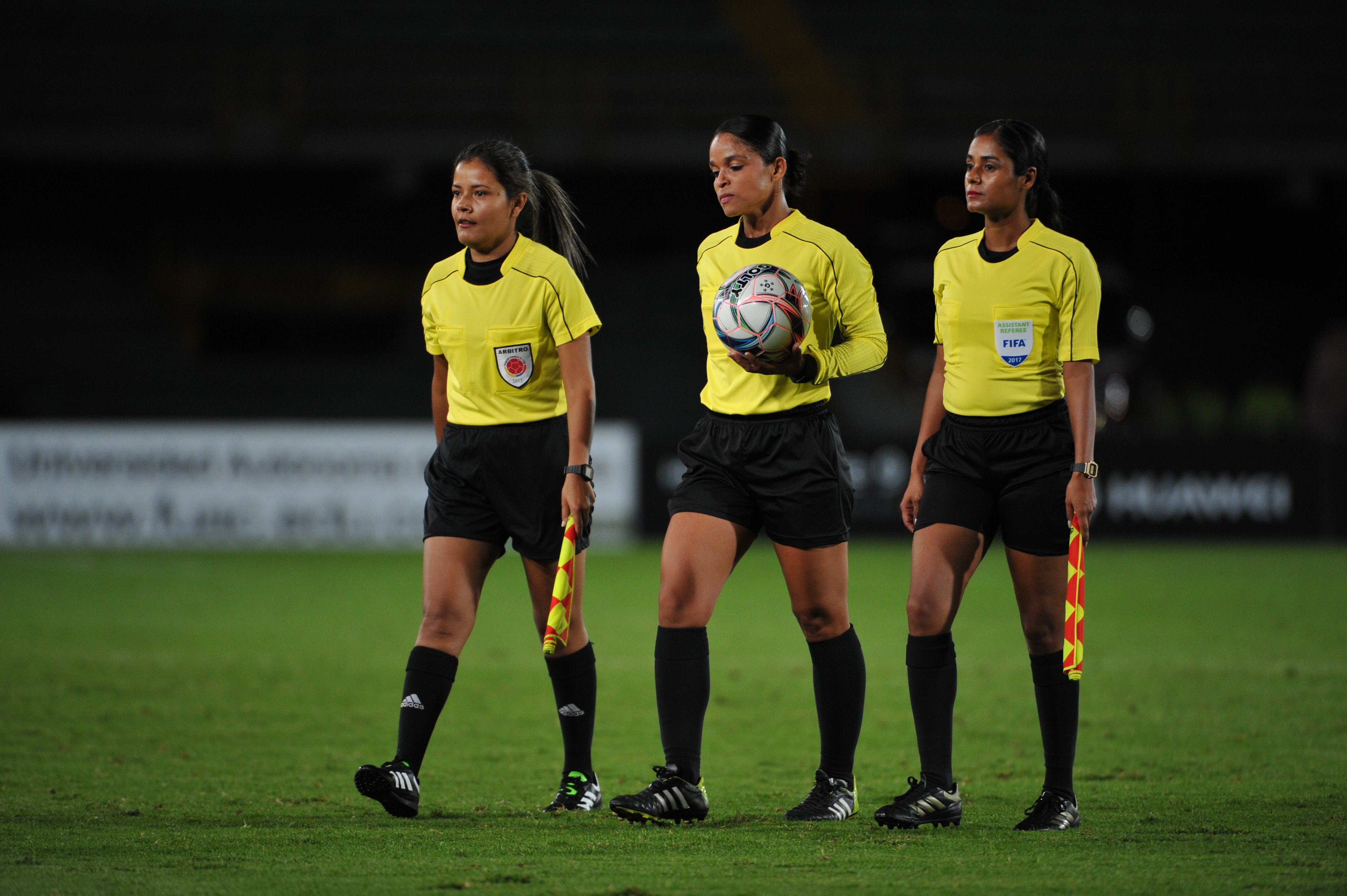 Histórico: el fútbol colombiano masculino tendrá una terna arbitral de solo mujeres