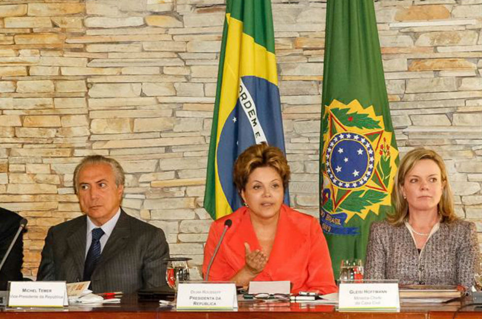 Rousseff propone cinco puntos para el plebiscito sobre la reforma política