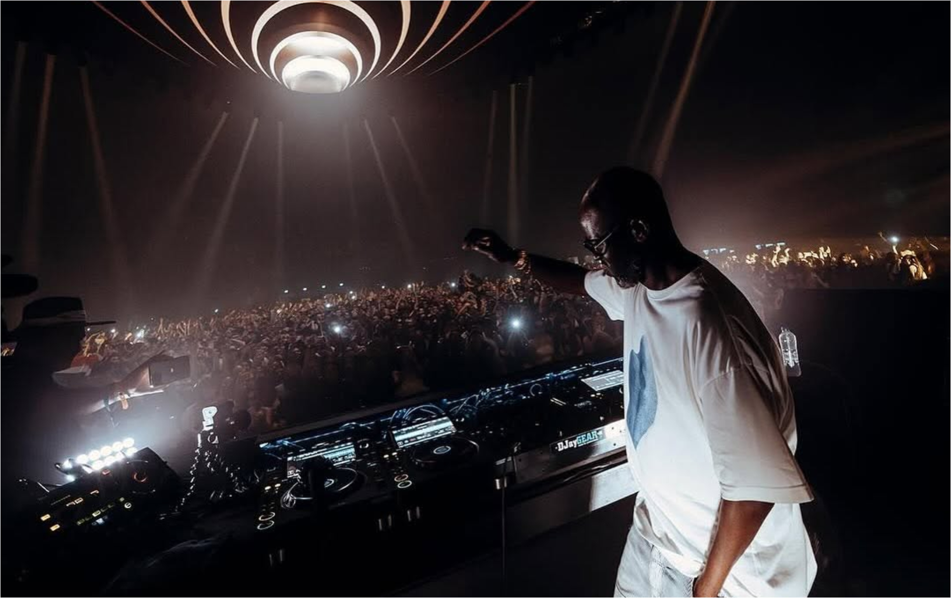 Black Coffee, el DJ africano llega a Bogotá con su show “Oval”