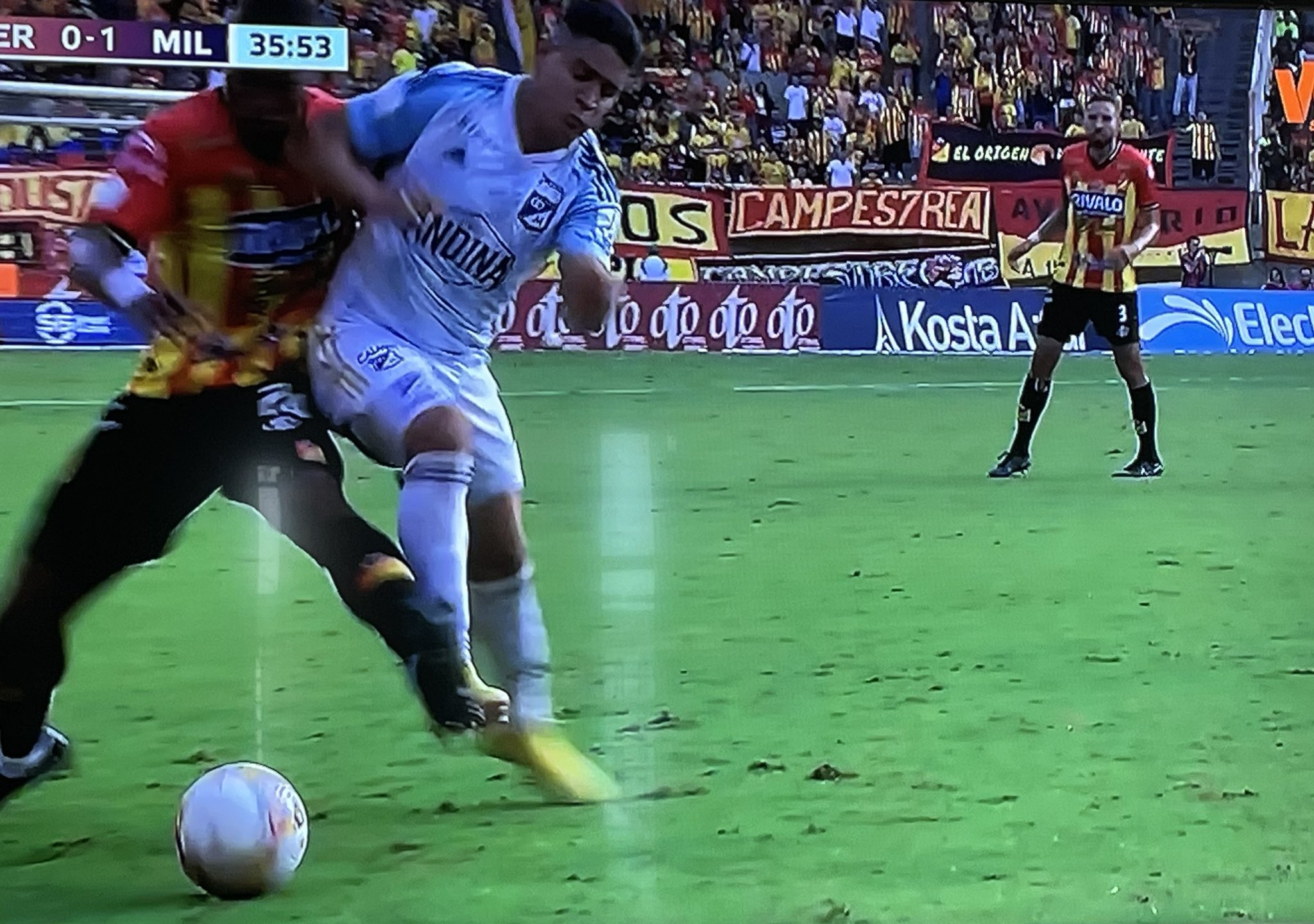 Vea la expulsión que le perdonaron a Daniel Cataño en el partido contra Pereira