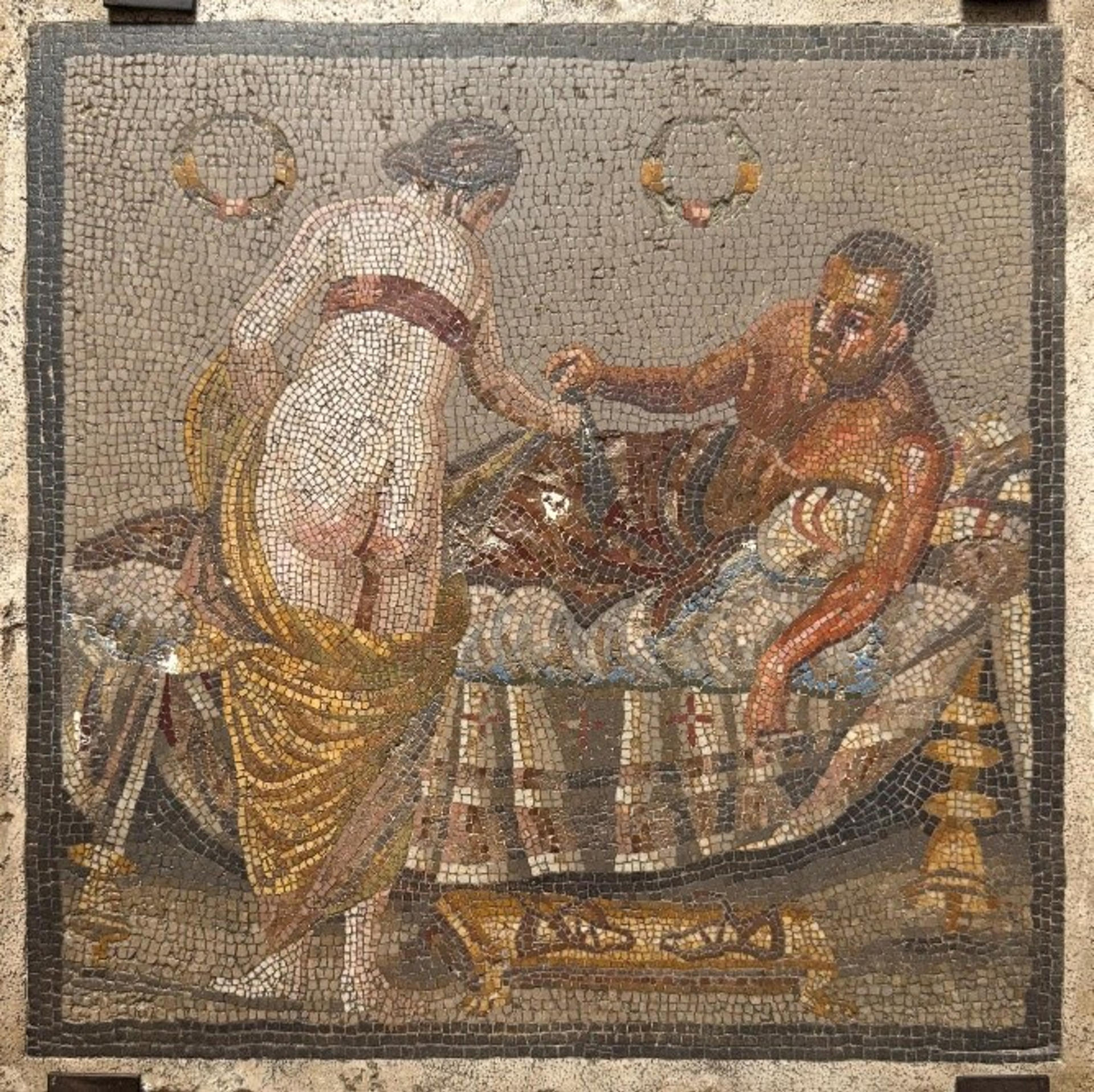 Mosaico erótico robado en la Segunda Guerra Mundial reaparece y regresa a Pompeya