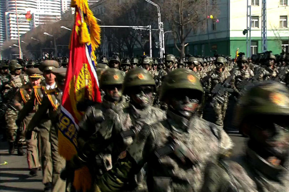 Pyongyang celebra un desfile militar la víspera de los Juegos Olímpicos