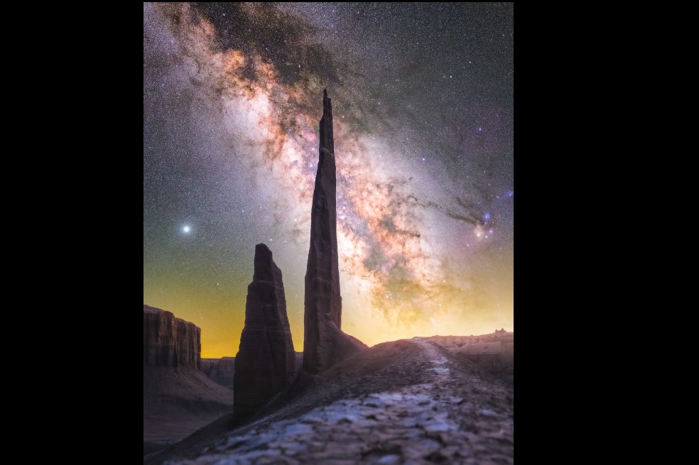 “Aguja iluminada por las estrellas”, en Utah, Estados Unidos.