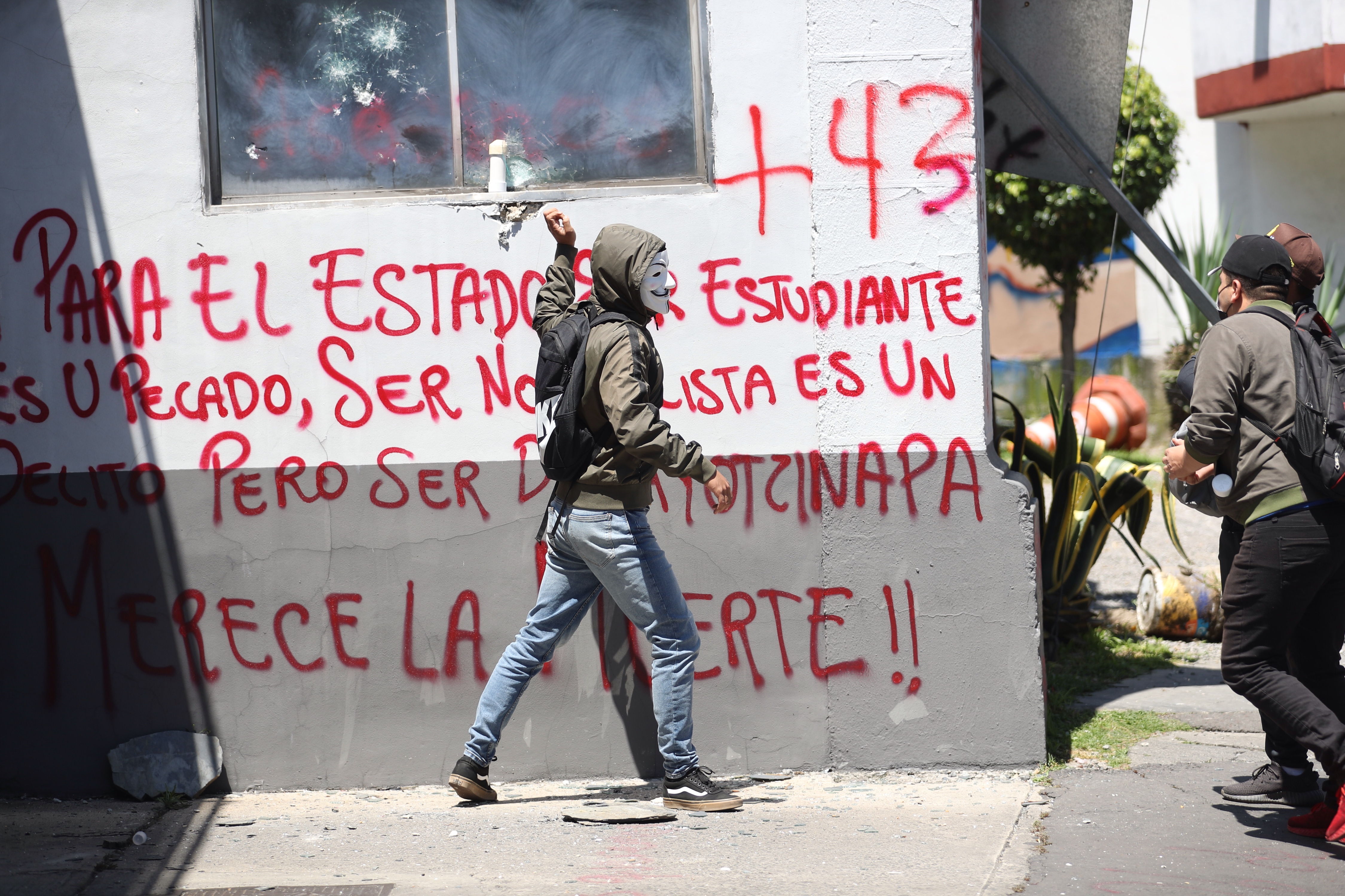 México: protestas en víspera del aniversario de las desapariciones en Ayotzinapa