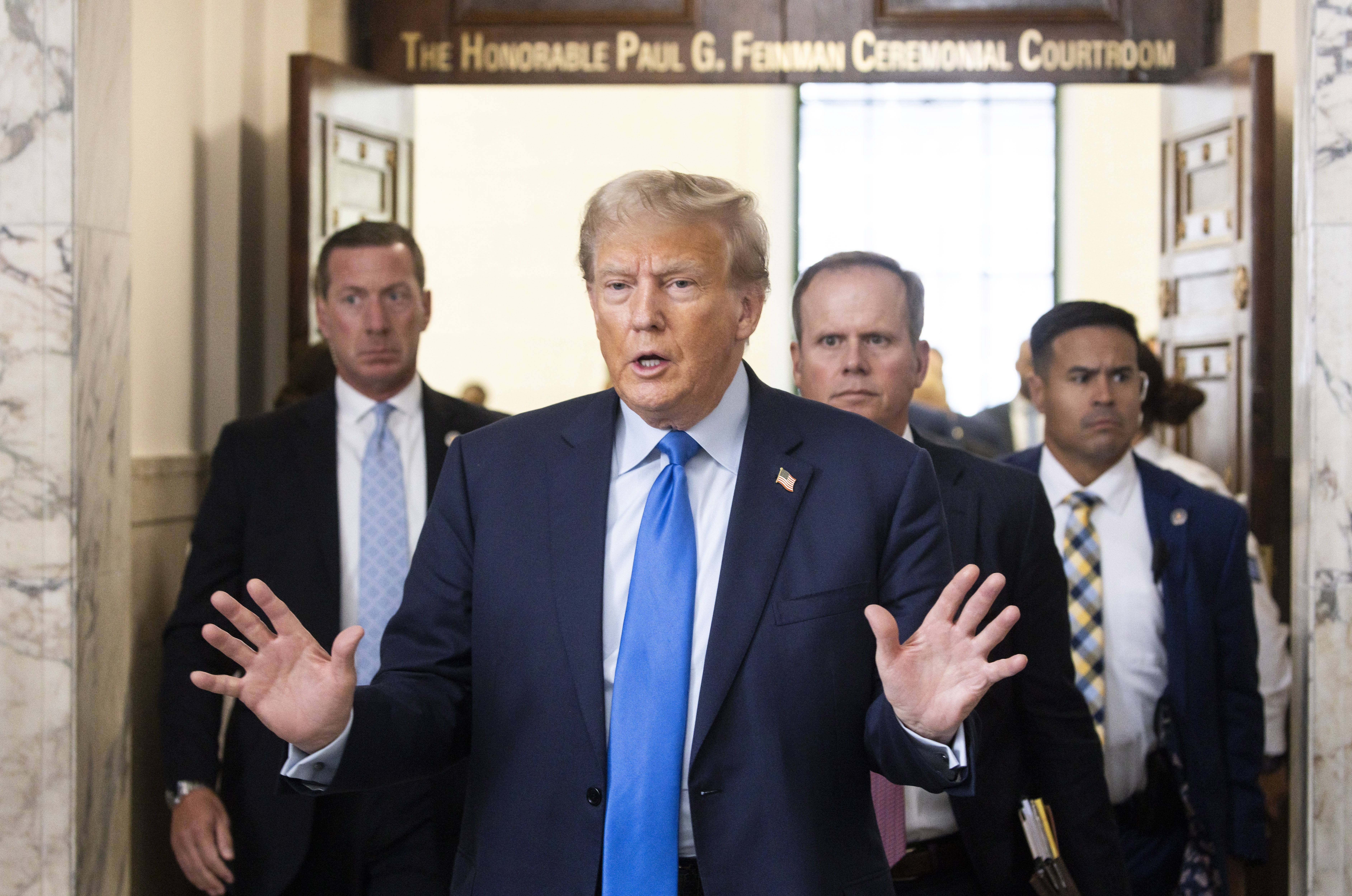 ¿Ignorar a Trump? Ahora los demócratas quieren que siempre esté en las noticias