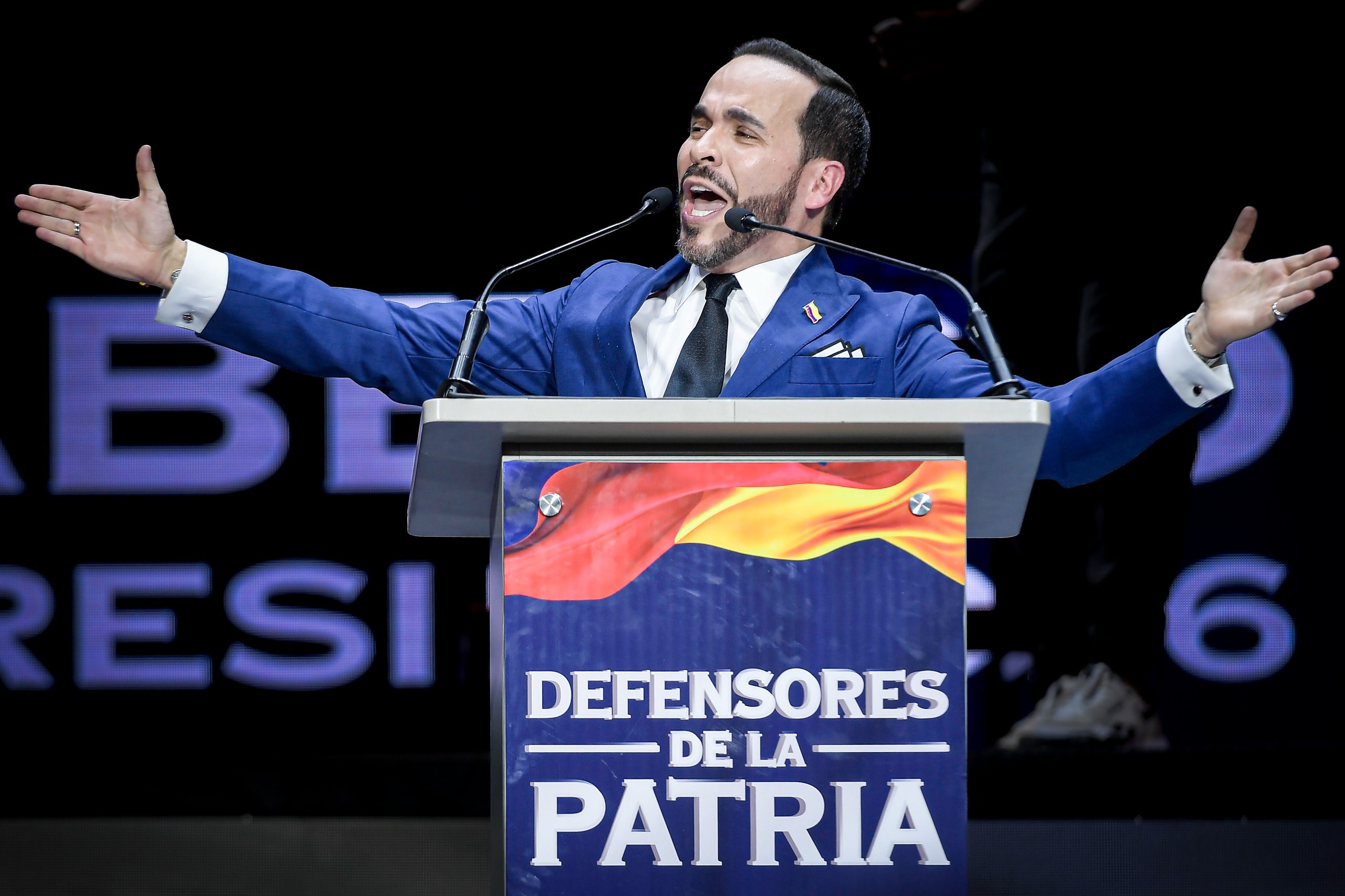 Ordenan a De la Espriella disculparse por vulnerar la neutralidad religiosa en su posesión