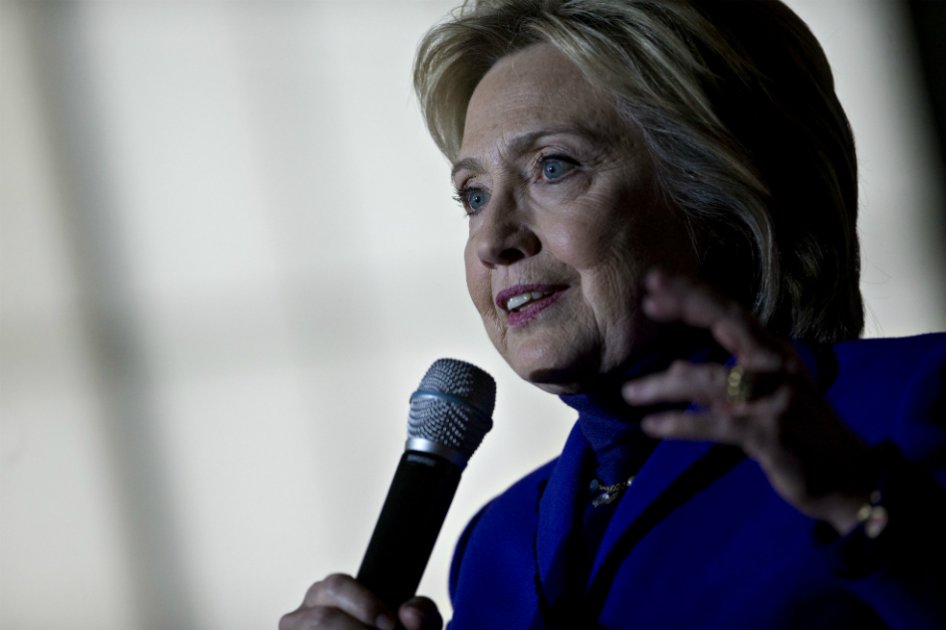 A Hillary Clinton le cuesta explicar sus vínculos con Wall Street