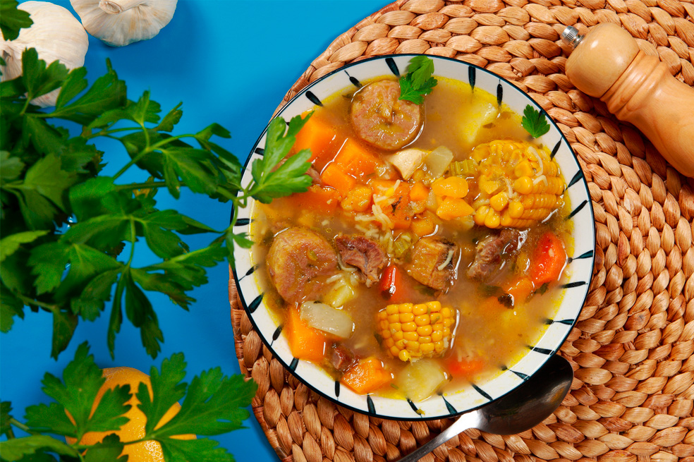 Gastronomía de Colombia: cómo hacer un verdadero sancocho de gallina