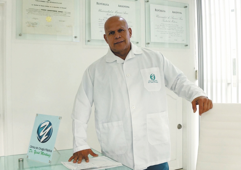 “El doctor Martínez llegó borracho a una cirugía”: enfermera que trabajó con él