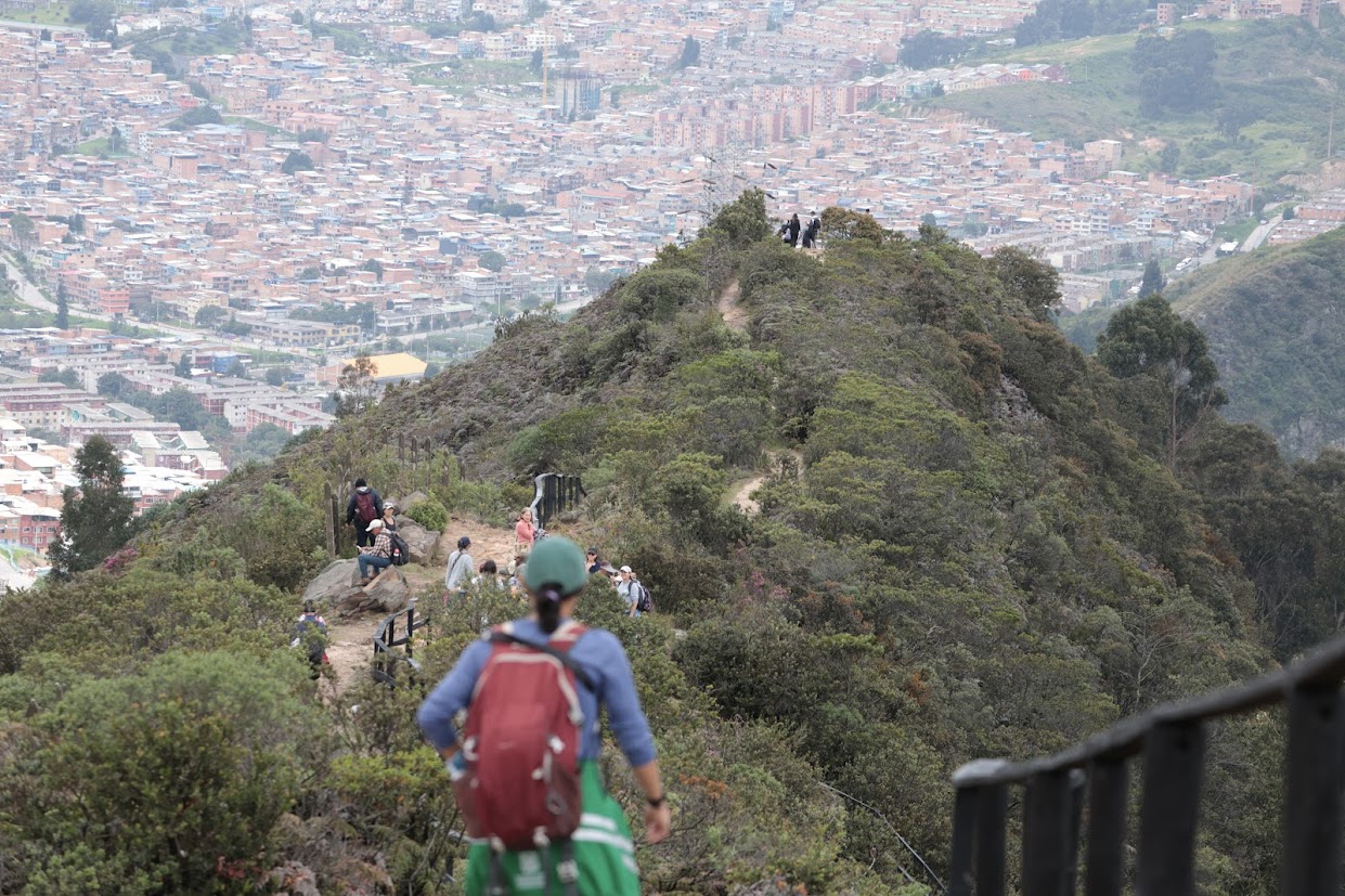 En el año 2000 se creó, por decreto, el 
Parque Distrital Ecológico de Montaña Entrenubes, enclavado en los cerros orientales del suroriente de la ciudad, entre las localidades de Rafael Uribe, Usme y San Cristóbal.