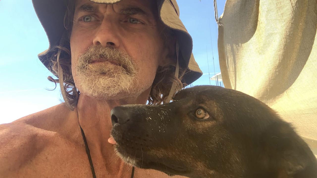 Marinero y su perra ‘Bella’ sobrevivieron más de dos meses a la deriva en el océano