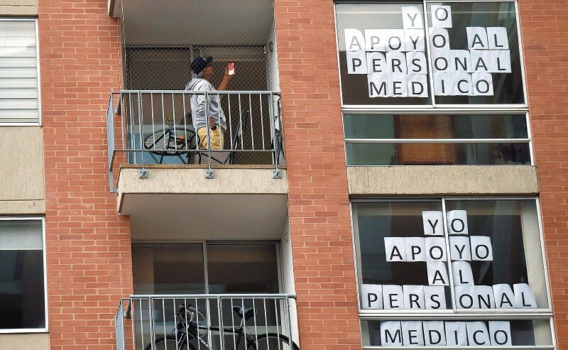 Cómo discriminan a médicos y enfermeras en Colombia