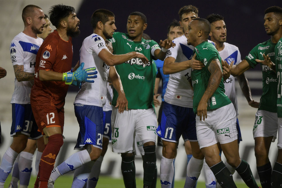 Vélez Sarsfield derrotó a Deportivo Cali en un partido lleno errores arbitrales