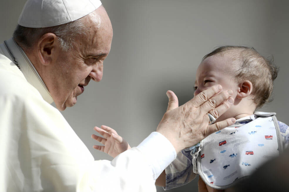 El papa Francisco denuncia que los migrantes son usados “con fines políticos”