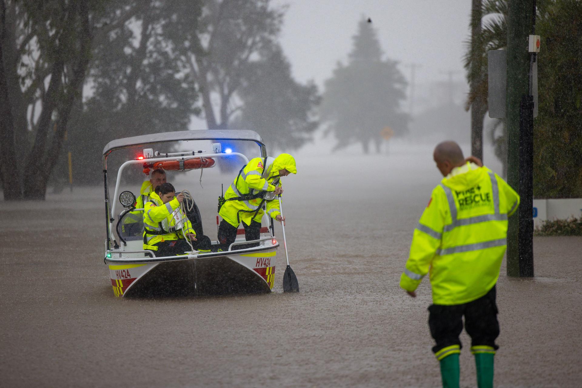 Tres muertos y más de 50.000 personas aisladas por inundaciones en Australia
