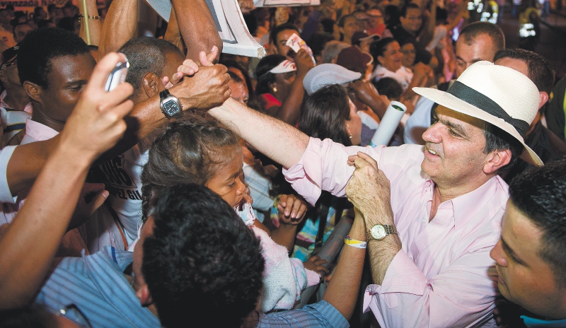 Zuluaga es investigado por los delitos de enriquecimiento ilícito, falsedad en documento privado y fraude procesal.
