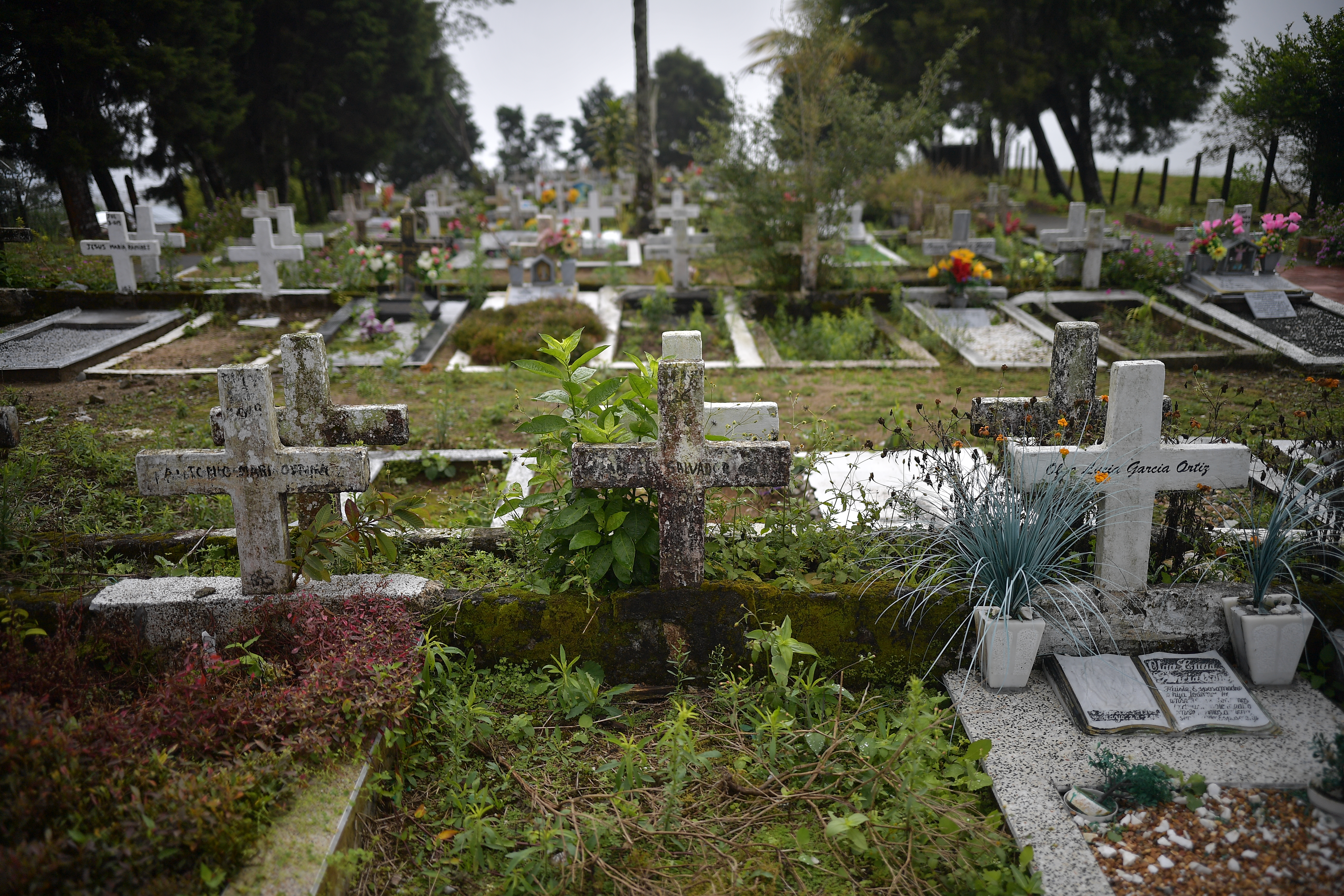 Cementerio y tumbas.
