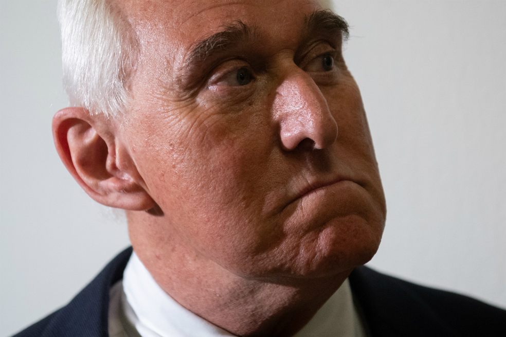 Autoridades detienen a Roger Stone, excolaborador de Trump, por la trama rusa