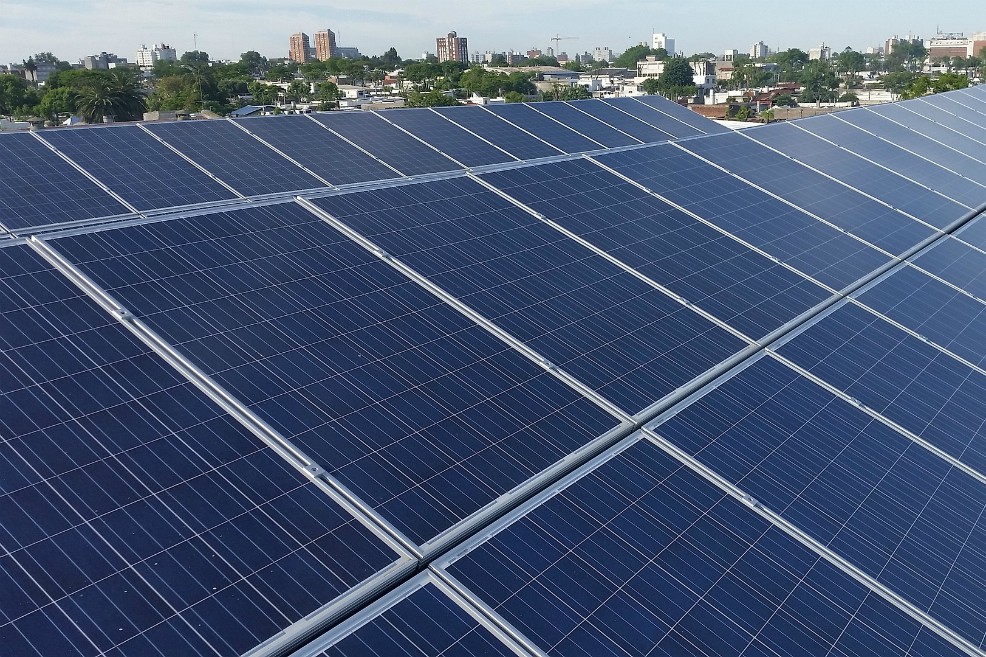 Holanda tendrá la primera planta de energía solar que flotará en el mar