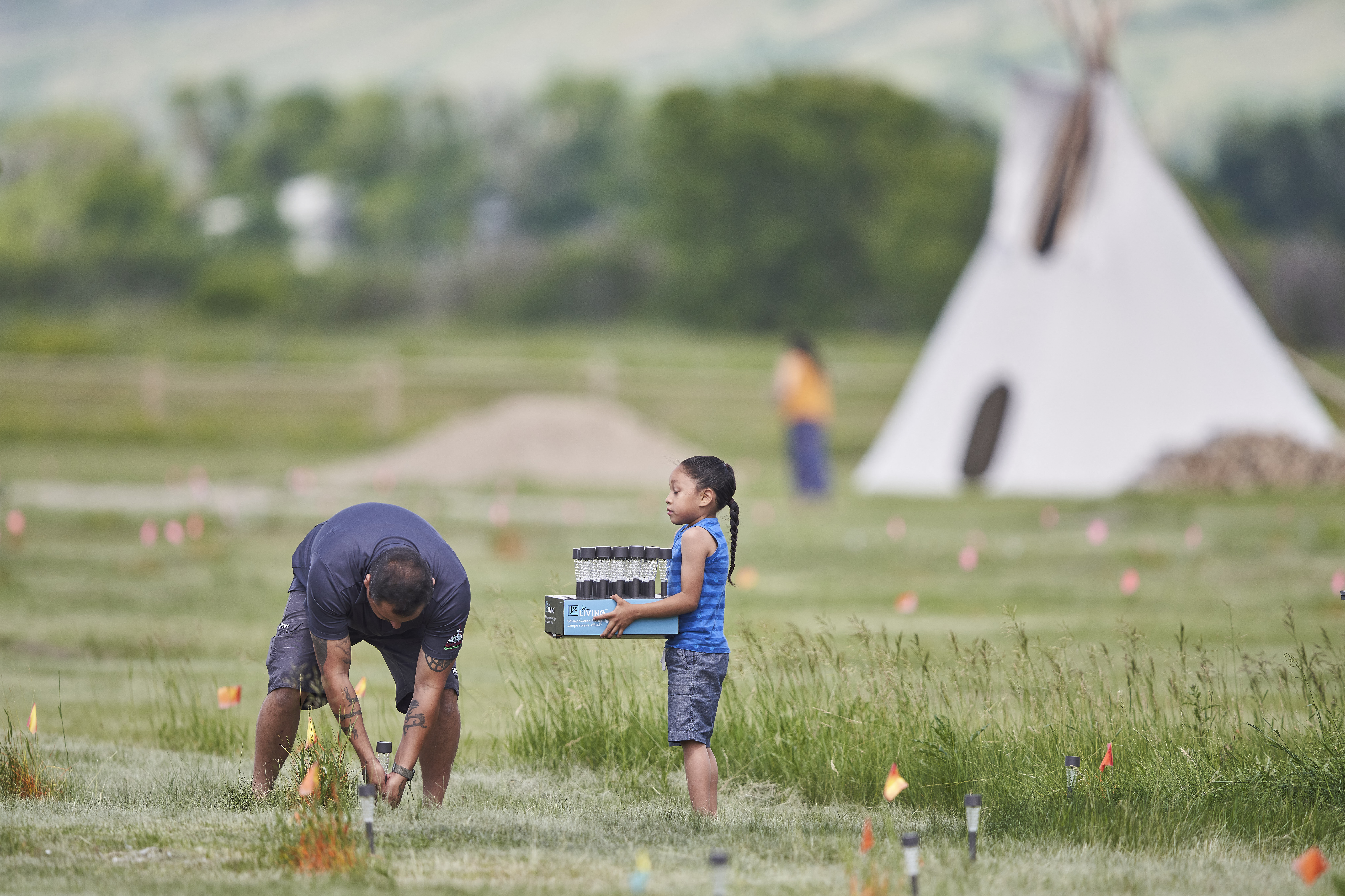Encuentran otras 182 tumbas de niños indígenas en un internado en Canadá