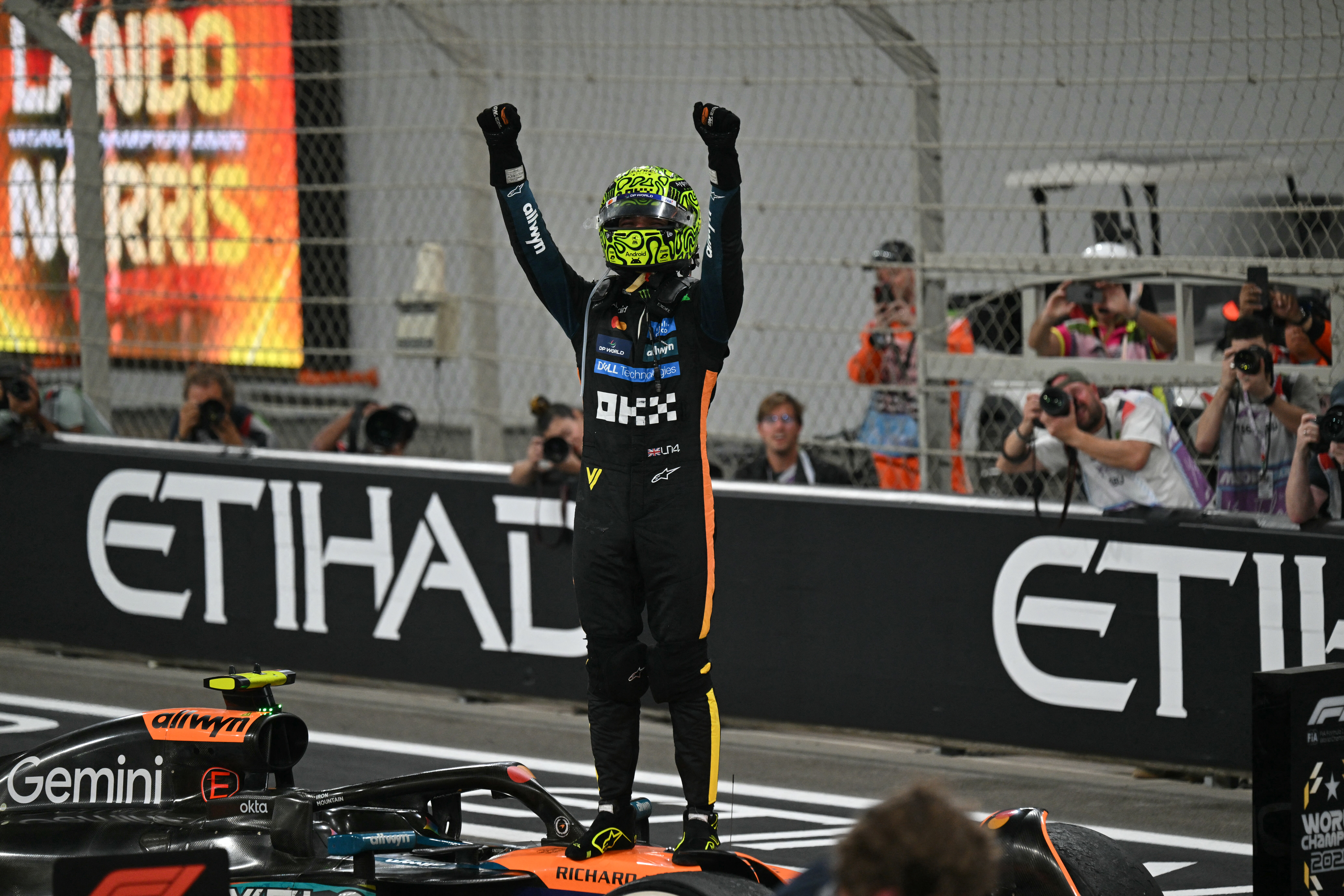 ¡Lando Norris es el nuevo campeón de la F1! Verstappen dio la pelea, pero entregó la corona