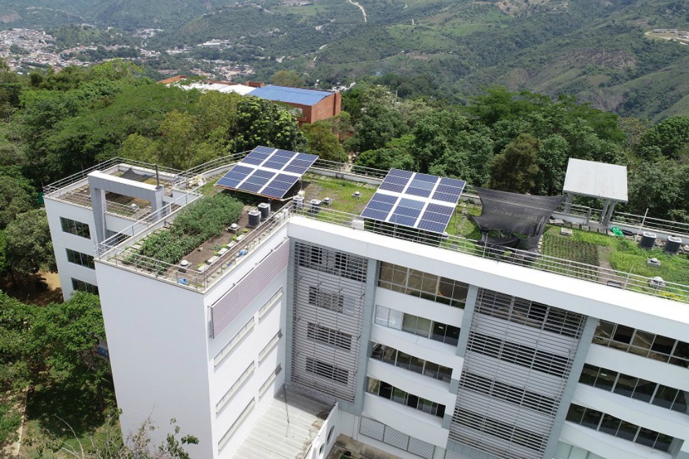 La UIS diseña un método para integrar paneles solares y techos verdes