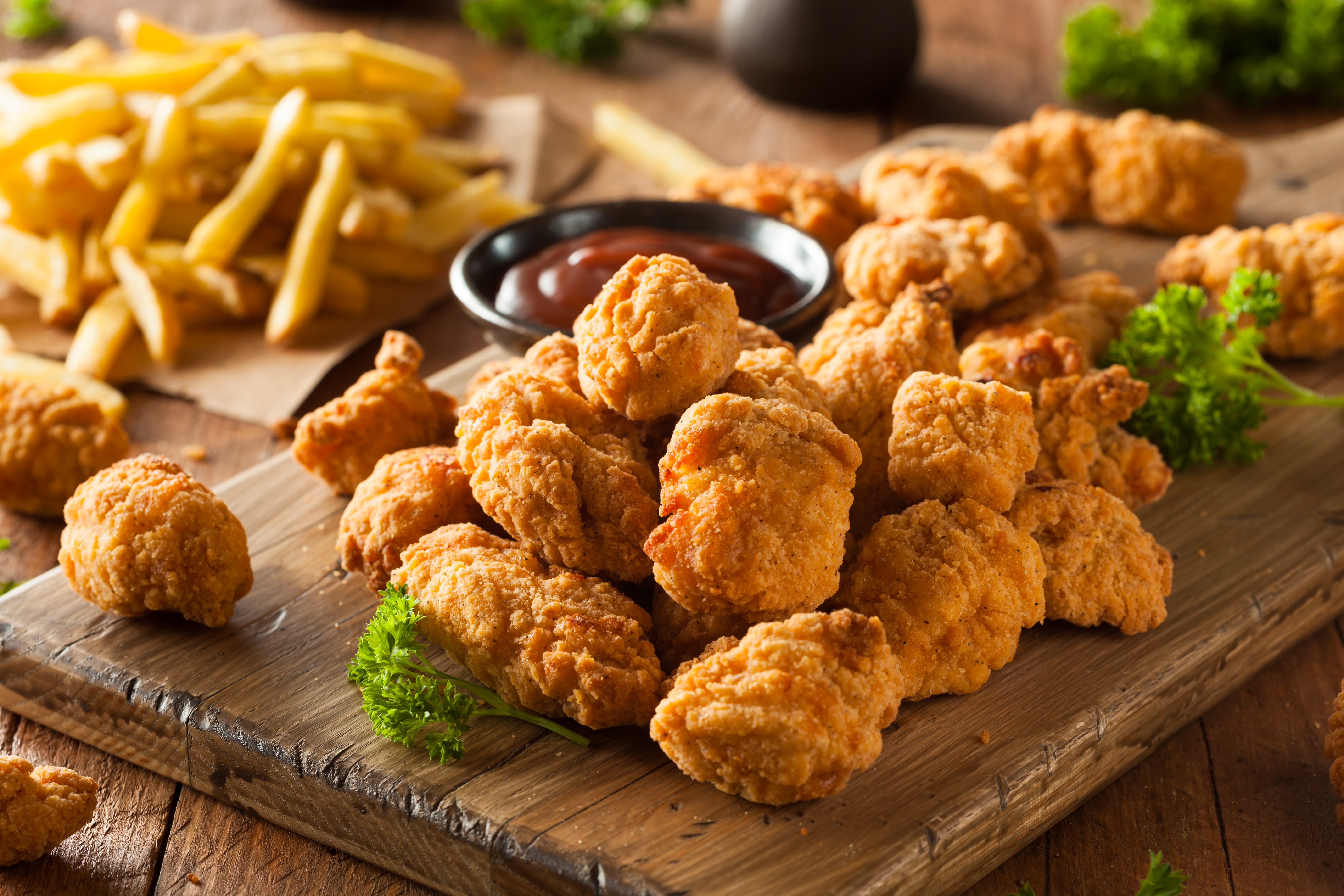 Crispetas de pollo crujientes en freidora de aire: receta fácil con salsa de miel y mostaza