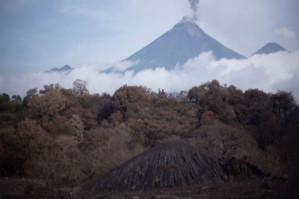 Cuatro pueblos declarados inhabitables tras erupción de volcán en Guatemala