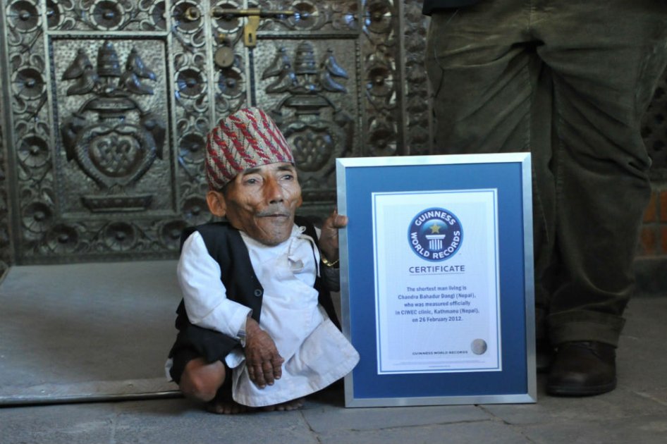 Falleció el hombre más pequeño del mundo, según récords Guinness