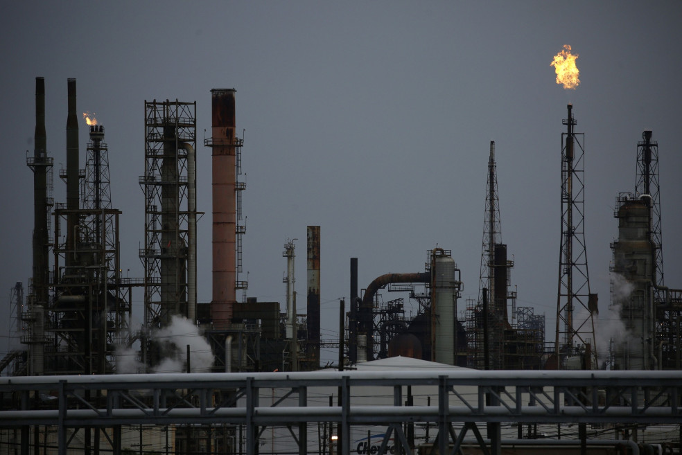En febrero de 2021, la producción petrolera del país cayó 15,1%