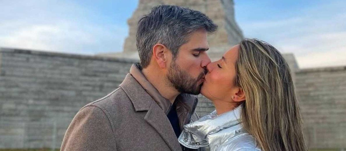 Foto: Daniela Álvarez y Daniel Arenas juntos en una iglesia, ¿hay reconciliación?