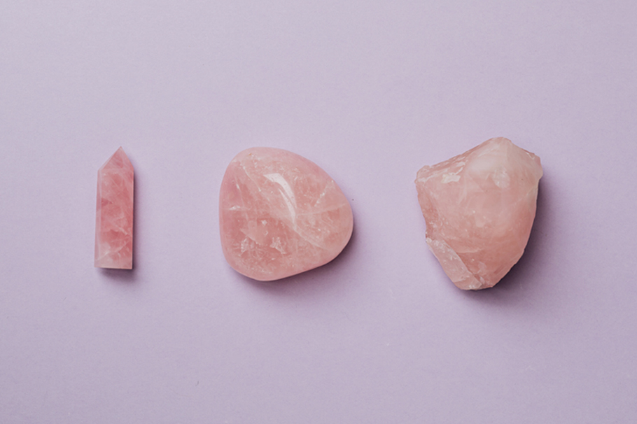 ¿Cómo activar la energía de un cuarzo rosa? Mira este truco mágico