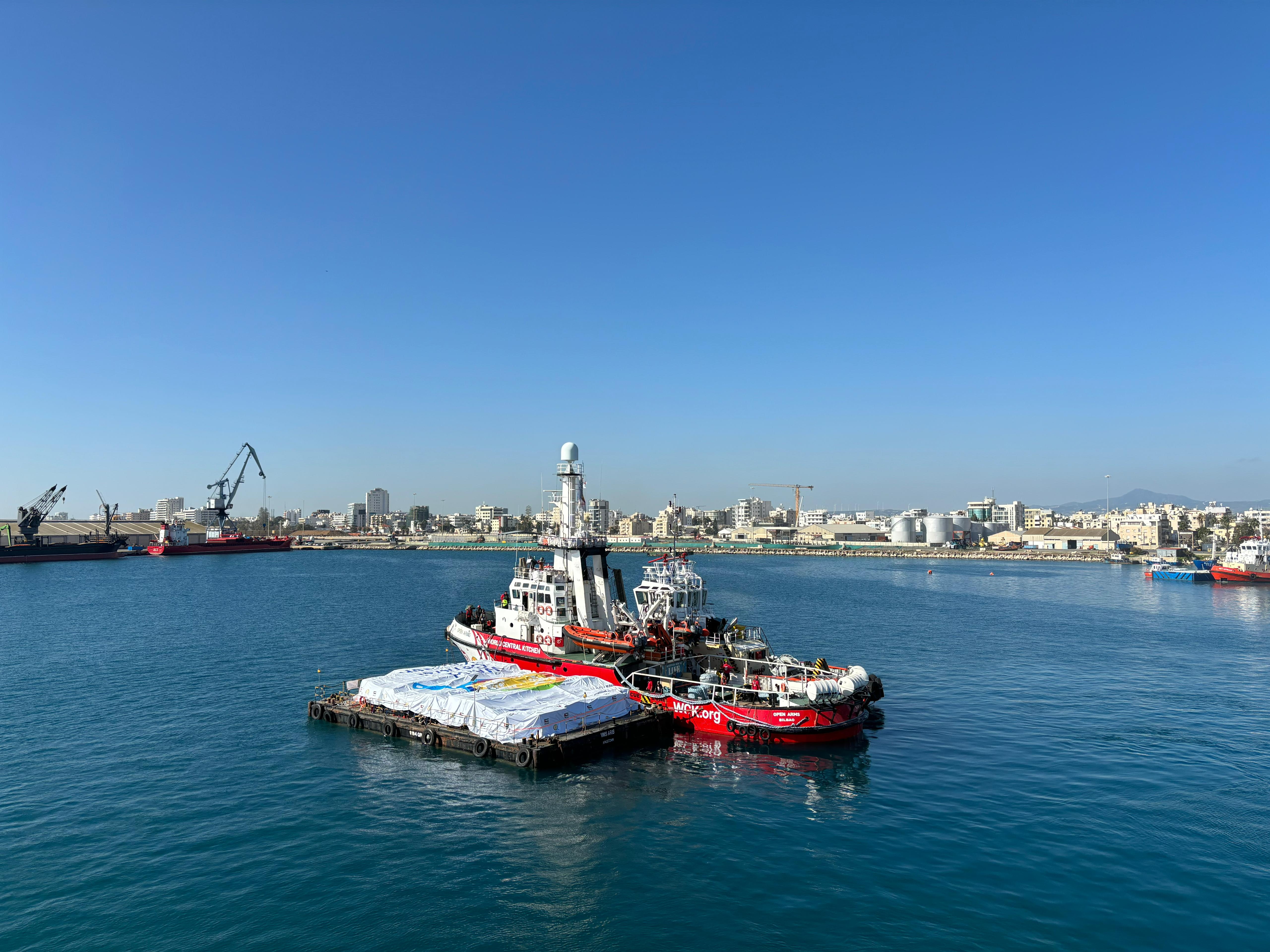 El primer barco cargado de alimentos zarpó desde Chipre hacia la Franja de Gaza