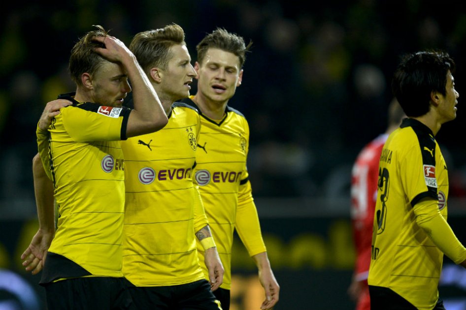 Borussia Dortmund no le pierde pisada al Bayern Múnich