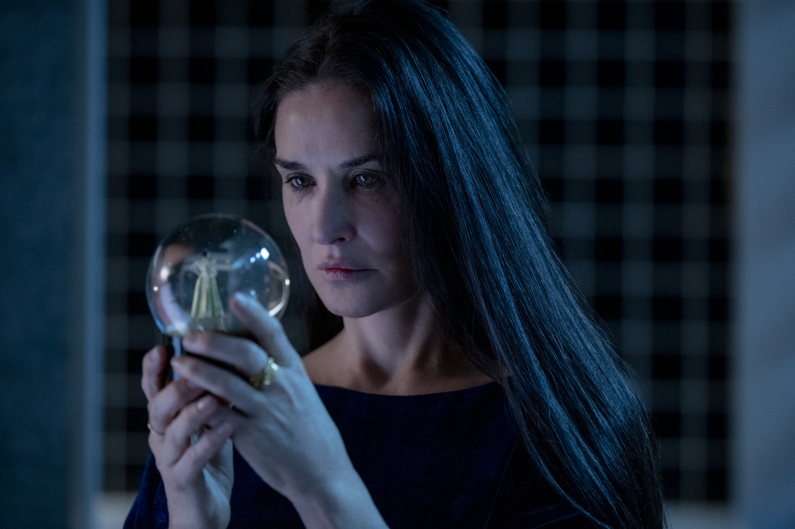 “La Sustancia”, el gore y el horror para escapar de la prisión del cuerpo