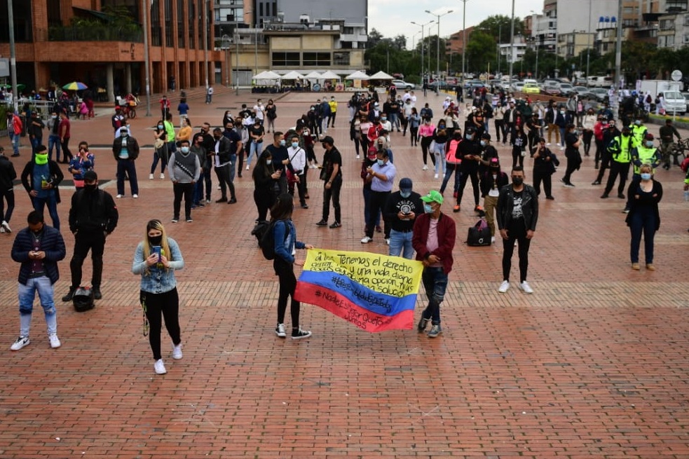En ciudades como Cali, Cúcuta, Ibagué, Manizales, Montería, Tunja y Villavicencio también hubo manifestaciones contra las restricciones impuestas en las últimas semanas.